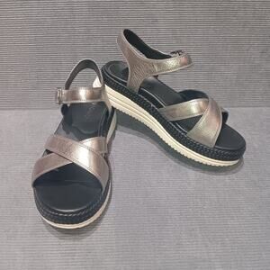 Womens Vionic Mar Leather Silver / Black Platform Wedge Sandals. Size 7W